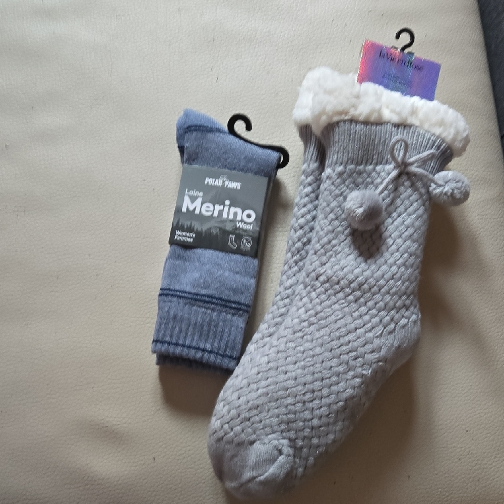 La Vie En Rose Gray and Cream Cozy Socks Set